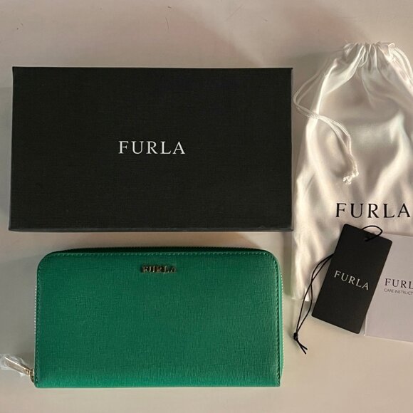 Furla extra large zip around leather wallet. Brand new with tags in box - Picture 1 of 5